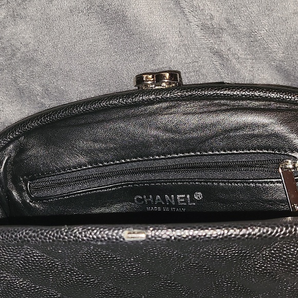 Chanel classic timeless clutch in black caviar leather - Picture 2 of 7